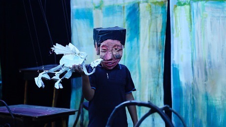 Arturo & The Amazing Flying Pigment